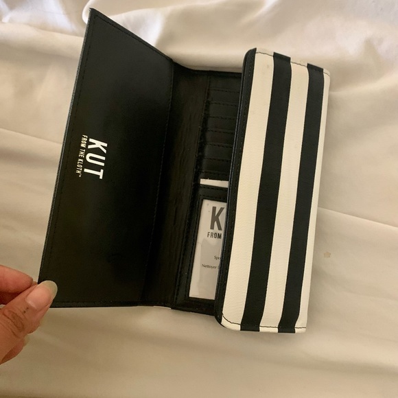 kut from the kloth wallet - Picture 4 of 5
